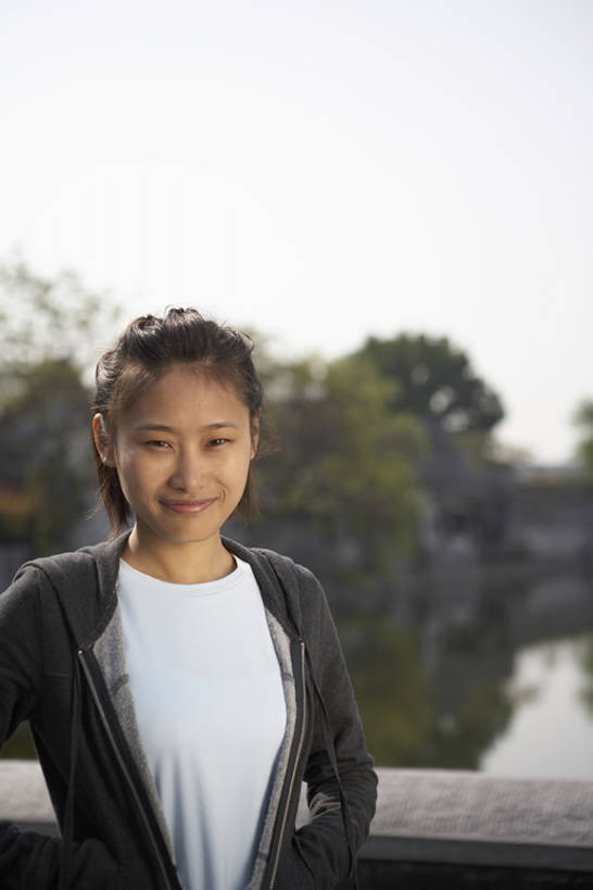 东方人,成年人,一个人,微笑,竖图,室外,白天,留白,正面,快乐,纯洁,骄傲,信心,湖,水,北京,中国,亚洲,仅一个年轻女性,仅一个女性,仅一个人,T恤,注视,休闲装,手叉腰,蓝天,夏天,叉腰,观察,看,站着,休闲,可爱,童年,童趣,摄影,观看,察看,双手叉腰,关注,童真,东亚,烂漫,无邪,天真,年轻女性,女人,女性,亚洲人,中国人,年轻人,休闲活动,两手抄兜,半身,彩图,bj175