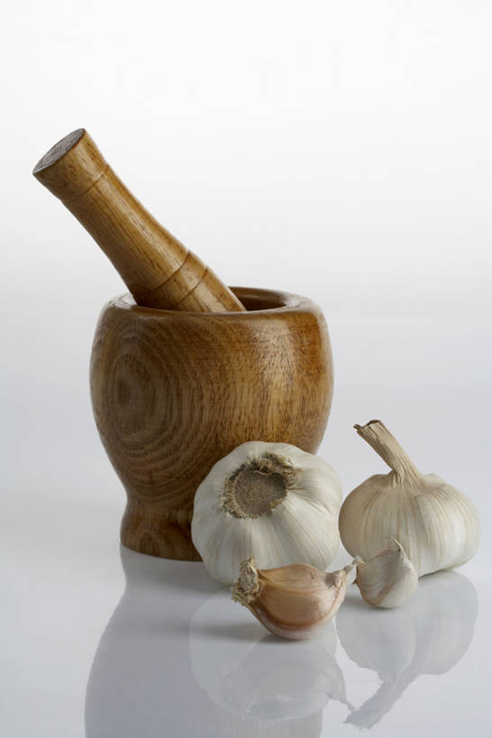 无人,竖图,白色背景,植物,静物,准备,反射,木制,材料,工具,器材,调料,生食,食品,褐色,草药,药草,调味品,古典,闻,传统,饮食,中药,精油,香薰,碗,放松,芳香疗法,摄影,制造,研磨,简单,清新,研磨器,药材,中草药,舒心,器具,舒缓,香薰精油,健康食物,养颜,中药材,本草,磨光机,减压,学位帽,香薰疗法,植物精油,丁香,烹调用具,大蒜,烹调,彩图,影棚拍摄,恶臭,成分,bj175