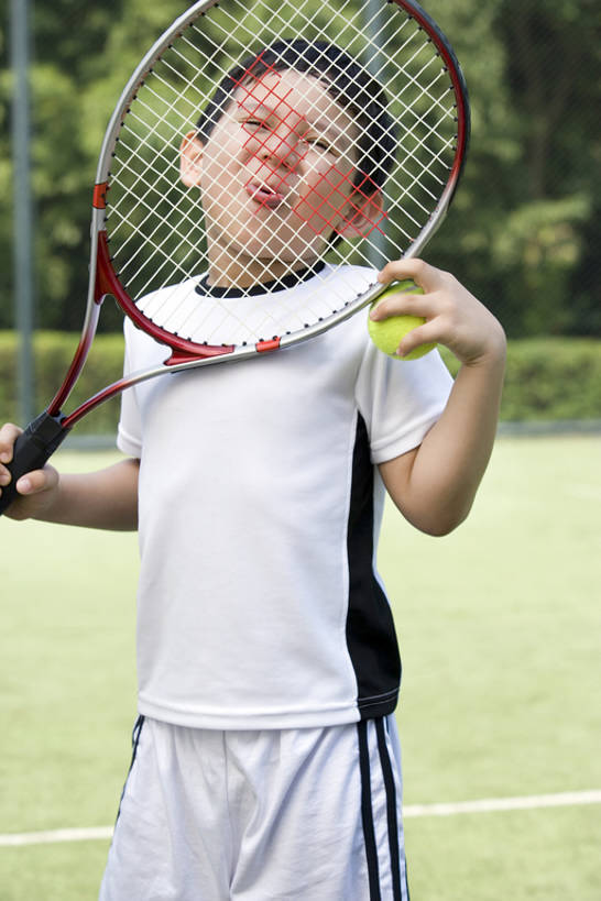 儿童,一个人,站,竖图,室外,白天,正面,锻炼,快乐,幸福,纯洁,运动,网球,上海,中国,亚洲,仅一个男性,仅一个人,握,球场,网球场,记事本,球拍,注视,娱乐,吐舌头,小孩,本子,笔记本,观察,看,站着,仅一个小孩,休闲,健康,鬼脸,可爱,童年,童趣,握着,摄影,生活方式,观看,幽默,察看,享乐,愉悦,关注,肖像,爱好,户外活动,童真,东亚,烂漫,无邪,天真,网球运动,男孩,男人,男性,亚洲人,中国人,孩子,舌头,休闲活动,站立,半身,彩图,男生,摆拍,蠢人,态度,bj175