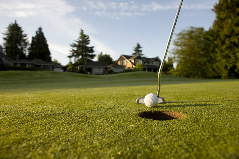 无人,体育馆,运动场,竖图,室外,白天,运动,草地,汽车,旗帜,高尔夫球,球洞,洞,跑车,玩,体育场,高尔夫球场,草,树,绿色,夏天,休闲,健康,靶子,放松,财富,摄影,生活方式,高雅,愉悦,早晨,户外活动,高尔夫球棒,高尔夫球包,运动馆,无忧无虑,高尔夫球运动,休闲活动,彩图,全框架,bj175