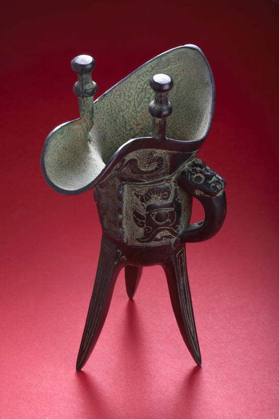 无人,竖图,运气,静物,中国,亚洲,红色背景,花纹,艺术,装饰,金属,雕刻,符号,图案,装饰品,古代,一个,工艺品,财富,摄影,单个,古董,护身符,铜,中国文化,东亚,青铜,繁荣,彩图,影棚拍摄,金子,传统文化,塑造,象征主义,bj175