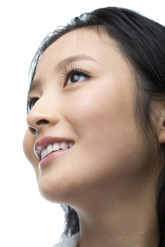 东方人,成年人,脸,头,嘴,脸颊,牙齿,一个人,笑,微笑,露齿笑,竖图,特写,留白,抠图,白色背景,侧面,快乐,满意,幸福,纯洁,中国,亚洲,仅一个女性,干净,肩膀,放松,可爱,童年,童趣,摄影,生活方式,皮肤,享乐,愉悦,童真,东亚,烂漫,无邪,无忧无虑,天真,年轻女性,女人,女性,亚洲人,中国人,年轻人,头部,齿,脸部,脸蛋,面部,牙,牙龈,嘴唇,仰头,彩图,影棚拍摄,欢乐,bj175