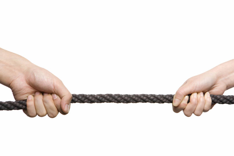 东方人,成年人,手,两个人,拉,横图,特写,抠图,白色背景,侧面,竞争,拔河,对抗,冲突,绳子,概念,力量,摄影,决心,努力,挑战,敌对,男人,男性,女人,女性,亚洲人,中国人,争论,彩图,影棚拍摄,平等,bj175