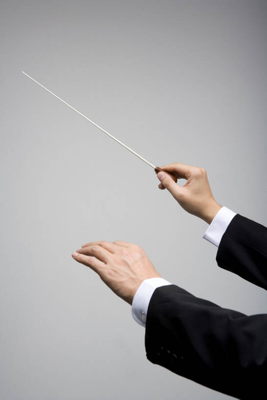 东方人,成年人,手,一个人,举,竖图,特写,侧面,仅一个男性,表演,握,灰色背景,服装,指挥棒,音乐,指挥,扮演,手势,托,力量,握着,摄影,指导,严肃,部分,动作,控制,演出,专心,领导,高雅,神圣,燕尾服,四肢,技能,把握,认真,男人,男性,亚洲人,中国人,手臂,举起,举手,举着,向上举,向上伸,向上托,彩图,影棚拍摄,礼服,打手势,售票员,古典乐,掌控,bj175