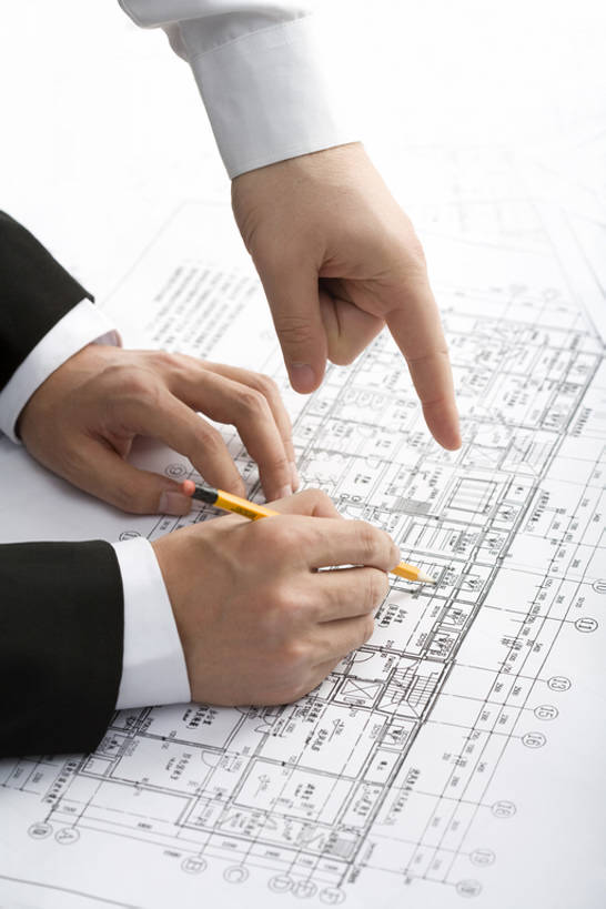 东方人,成年人,手,两个人,工程师,建筑师,竖图,特写,商务,合作,团队,计划,技术,仅一个男性,握,写,套装,检查,铅笔,职业,规划,握着,创意,摄影,指导,技巧,部分,工程,指着,手艺,蓝图,创新,新意,技能,技艺,男人,男性,白种人,亚洲人,中国人,设计,彩图,高角度拍摄,影棚拍摄,建议,妙技,本领,bj175