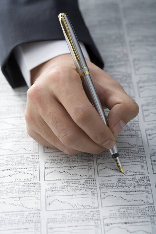 东方人,成年人,手,一个人,商务人士,商务男性,竖图,特写,衬衫,商务,风险,计划,股票,仅一个男性,握,写,套装,检查,分析,表格,水笔,职业,规划,握着,金融,摄影,生长,指导,部分,证券交易所,指数,商务装,工薪阶层,技能,男人,男性,亚洲人,中国人,白领,上班族,彩图,高角度拍摄,影棚拍摄,衬衣,机遇,bj175