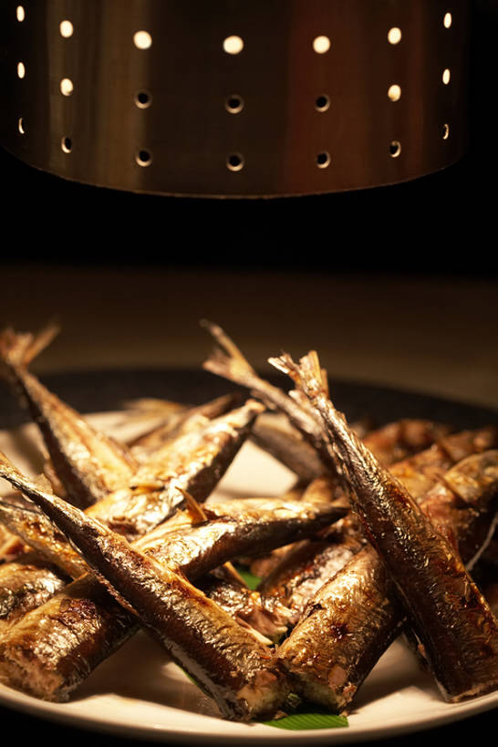 无人,竖图,室内,特写,静物,餐具,北京,中国,亚洲,尾巴,鱼,光,鱼肉,美味,食品,饮品,图像,小吃,饮食,灯,食物,饮料,盘子,打开,概念,诱惑,半满,摄影,电灯,简单,开启,可口,清新,东亚,健康食物,适口,海产,彩图,bj175