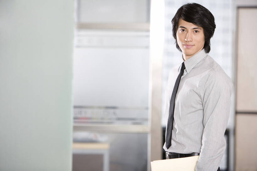 西方人,成年人,一个人,商务人士,商务男性,办公室,横图,室内,白天,留白,侧面,衬衫,商务,信心,北京,欧洲,中国,欧洲人,亚洲,仅一个男性,仅一个人,套装,工作,文件,领带,注视,仅一个年轻男性,观察,看,站着,职业,办公大楼,摄影,观看,察看,关注,肖像,商务装,工薪阶层,东亚,可靠,男人,男性,年轻男性,白种人,年轻人,白领,上班族,半身,彩图,衬衣,办公室职员,朝鲜族,bj175