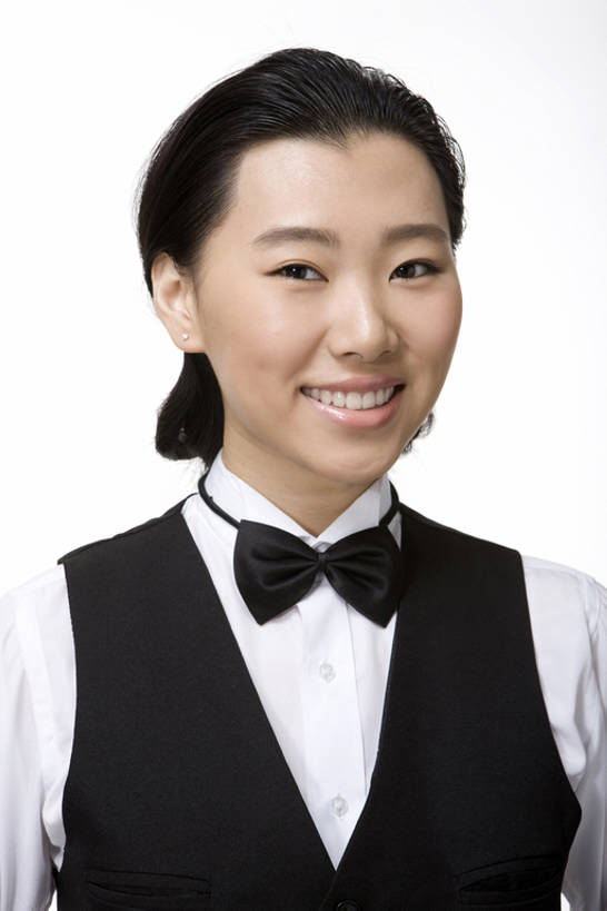 东方人,成年人,一个人,服务员,笑,微笑,露齿笑,竖图,抠图,白色背景,正面,快乐,幸福,热情,信心,中国,仅一个女性,服装,正装,领结,注视,观察,看,站着,职业,服务,摄影,观看,礼节,严肃,察看,神圣,关注,肖像,东亚,燕尾服,认真,年轻女性,女人,女性,亚洲人,中国人,年轻人,服务生,侍者,半身,彩图,影棚拍摄,礼服,bj175