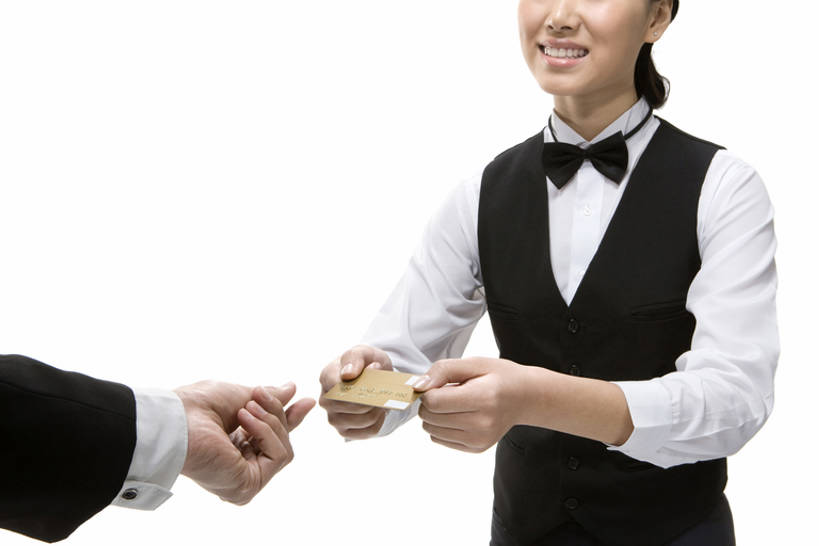 东方人,成年人,手,两个人,服务员,横图,特写,留白,抠图,白色背景,侧面,热情,信用卡,消费,中国,握,服装,正装,领结,顾客,站着,职业,服务,握着,金融,摄影,礼节,严肃,便利,贵宾,付款,神圣,金卡,东亚,燕尾服,认真,年轻女性,女人,女性,亚洲人,中国人,年轻人,服务生,侍者,张开手臂,彩图,影棚拍摄,礼服,给予,bj175