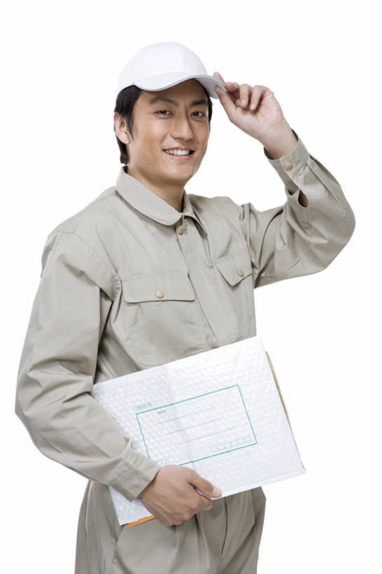 东方人,成年人,一个人,服务员,邮局,微笑,竖图,留白,抠图,白色背景,正面,制服,快乐,幸福,信心,中国,仅一个人,包装,邮件,注视,观察,看,站着,快递员,职业,服务,通信,摄影,观看,发送,察看,关注,运送,肖像,东亚,物流,可靠,信使,男人,男性,年轻男性,亚洲人,中国人,年轻人,服务生,侍者,半身,彩图,影棚拍摄,递送,bj175