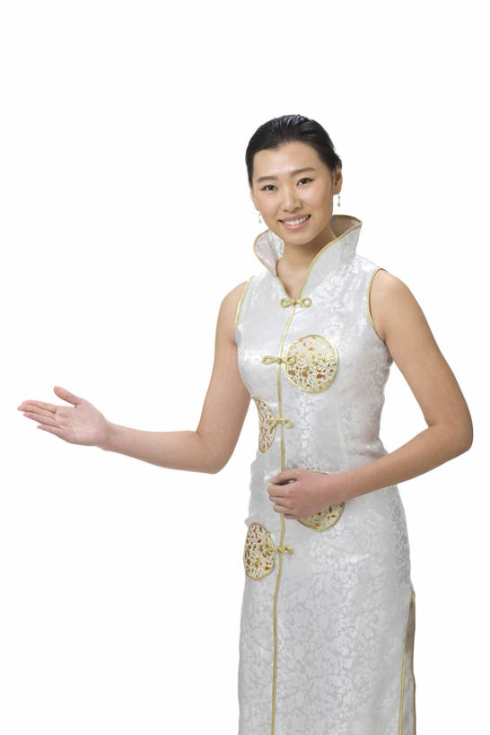 东方人,成年人,一个人,服务员,笑,微笑,露齿笑,竖图,留白,抠图,白色背景,正面,快乐,幸福,热情,中国,仅一个女性,旗袍,丝绸,注视,方向,白色,观察,看,手势,站着,职业,服务,摄影,观看,礼节,察看,关注,中国文化,问候,出示,古典风格,东亚,东亚文化,年轻女性,女人,女性,亚洲人,中国人,年轻人,服务生,侍者,张开手臂,彩图,影棚拍摄,传统服装,打手势,传统文化,bj175