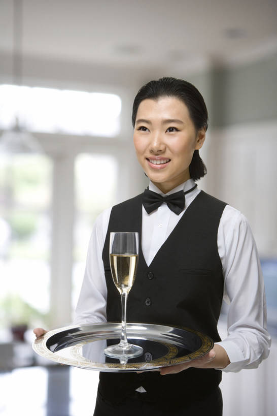 东方人,成年人,一个人,服务员,竖图,室内,正面,热情,酒店,日光,中国,仅一个女性,握,服装,正装,领结,银色,餐盘,饮食,香槟,站着,职业,服务,握着,摄影,礼节,严肃,神圣,葡萄酒杯,香槟杯,东亚,燕尾服,认真,年轻女性,女人,女性,亚洲人,中国人,年轻人,服务生,侍者,半身,彩图,礼服,餐馆,客房服务,bj175