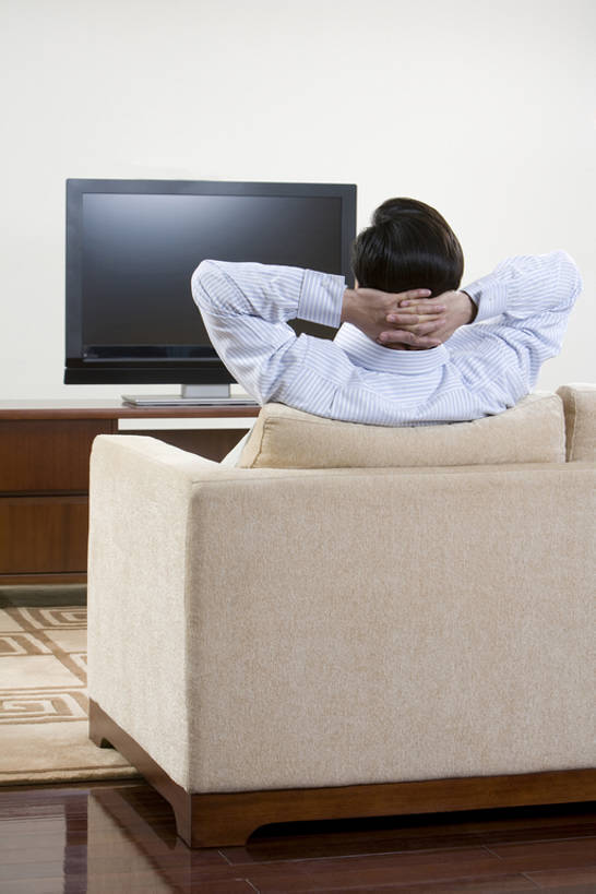 东方人,成年人,中年人,脸,头,脸颊,一个人,家庭,客厅,举,竖图,室内,白天,技术,家具,沙发,电视,北京,中国,亚洲,仅一个人,公寓,托腮,注视,肩膀,背面,观察,看,托,休闲,温暖,温馨,一家人,放松,摄影,生活方式,观看,和睦,察看,起居室,关注,彩电,房地产,选择,东亚,背手,彩色电视机,显像管屏,显像管屏幕,厌倦,男人,男性,中年男性,亚洲人,中国人,年轻人,头部,脸部,脸蛋,面部,电视机,休闲活动,举起,举手,举着,向上举,向上伸,向上托,坐着,彩图,融洽,宽屏,bj175