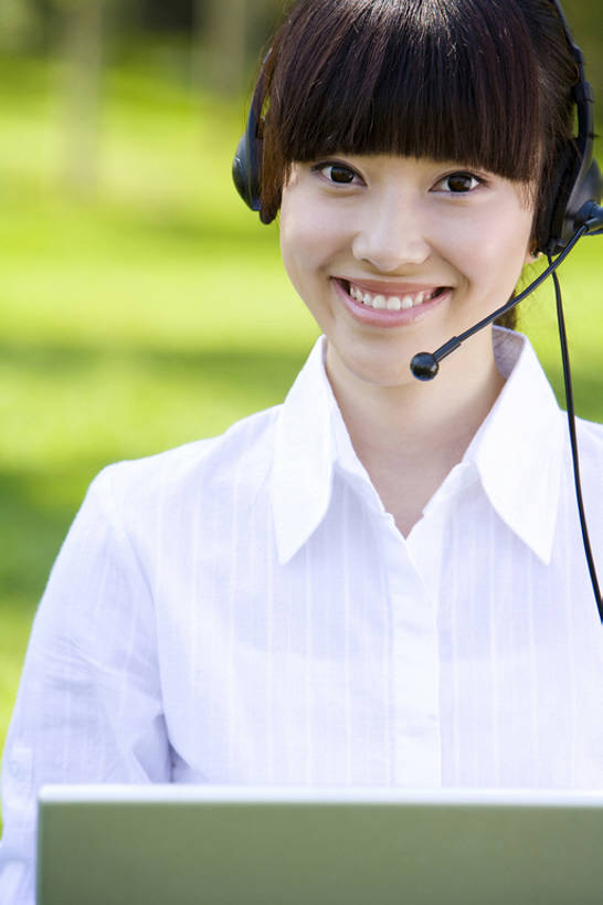 东方人,成年人,脸,头,脸颊,一个人,商务人士,服务员,电话接线员,技术人员,商务女性,笑,打电话,微笑,露齿笑,竖图,特写,正面,商务,快乐,满意,通讯,幸福,成功,信心,笔记本电脑,互联网,技术,北京,中国,亚洲,仅一个年轻女性,仅一个女性,仅一个人,敲打,正装,信息,联系,注视,输入,肩膀,绿色,自然,耳机,打字,观察,看,职业,服务,摄影,观看,技巧,点击,敲击,环境,察看,组织,呼叫中心,享乐,成就,关注,决心,销售,手艺,蓝牙,贩卖,东亚,可靠,无线电技术,责任,贡献,技能,技艺,按键,计算机,年轻女性,女人,女性,亚洲人,中国人,年轻人,头部,脸部,脸蛋,面部,白领,服务生,侍者,技术员,坐着,彩图,欢乐,妙技,焦距,办公室职员,本领,动机,操作员,bj175