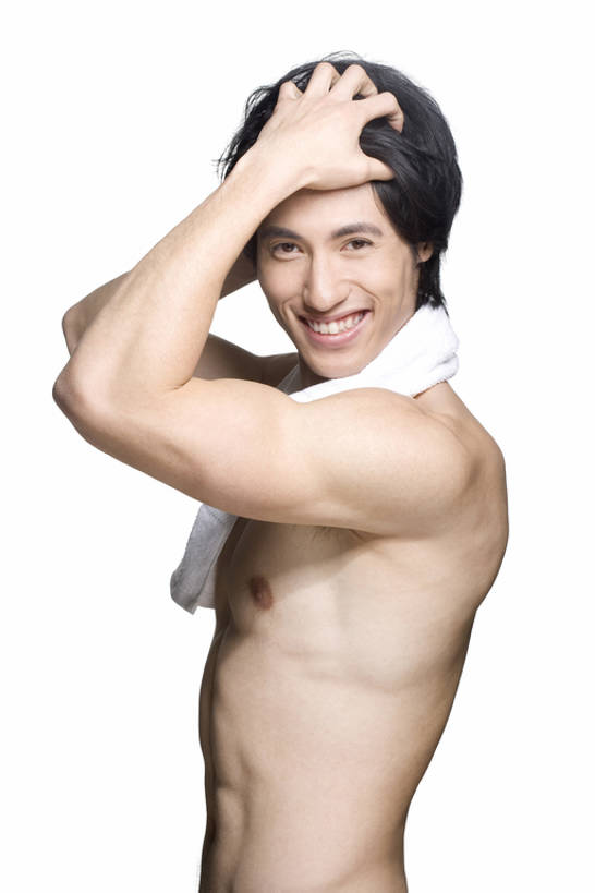 东方人,成年人,头发,健壮,裸体,一个人,举,笑,摸,微笑,露齿笑,竖图,白色背景,侧面,化妆,美容,性感,幸福,信心,北京,中国,亚洲,仅一个男性,仅一个人,抚摸,护肤,准备,注视,干净,裸露,仅一个年轻男性,黑色,毛巾,观察,看,托,保养,享受,休闲,健康,放松,活力,保健,摄影,护发素,观看,皮肤,察看,卫生,关注,清新,肖像,裸,东亚,养颜,美发用品,柔和,男人,男性,年轻男性,亚洲人,年轻人,触摸,接触,举起,举手,举着,向上举,向上伸,向上托,半身,彩图,影棚拍摄,SPA美容,英俊,白色人种,朝鲜族,bj175