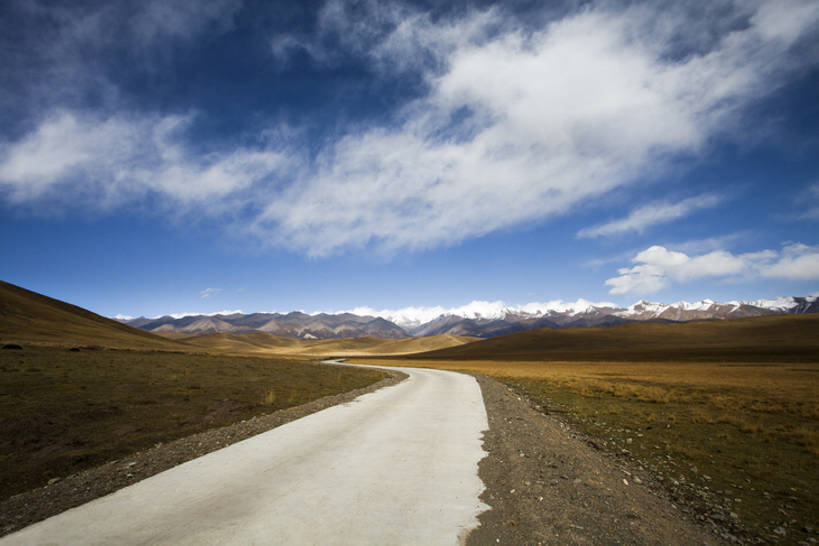 无人,横图,室外,白天,消失点,旅游,度假,旅途,神秘,美景,山,山脉,雪山,路,中国,亚洲,地形,景观,云,云朵,云彩,方向,娱乐,风景,天空,自然,享受,休闲,景色,放松,探索,摄影,宁静,自驾游,自然风光,东亚,地貌,青海省,罕见,荒僻,偏僻,偏远,自然地理,冷僻,彩图,旅行,祁连山,bj175