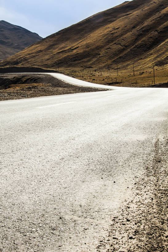 无人,竖图,室外,白天,消失点,旅游,度假,探险,旅途,美景,山,山脉,路,中国,亚洲,地形,景观,云,云朵,云彩,方向,娱乐,风景,天空,自然,享受,休闲,景色,放松,探索,摄影,蜿蜒,宁静,自驾游,贫瘠,自然风光,东亚,地貌,青海省,罕见,荒僻,偏僻,偏远,自然地理,冷僻,冒险,荒地,彩图,旅行,祁连山,bj175
