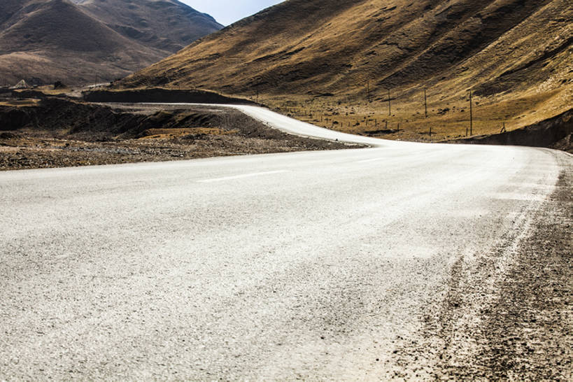 无人,横图,室外,白天,消失点,旅游,度假,探险,旅途,美景,山,山脉,路,中国,亚洲,地形,景观,云,云朵,云彩,方向,娱乐,风景,天空,自然,享受,休闲,景色,放松,探索,摄影,蜿蜒,宁静,自驾游,贫瘠,自然风光,东亚,地貌,青海省,罕见,荒僻,偏僻,偏远,自然地理,冷僻,冒险,荒地,彩图,旅行,祁连山,bj175