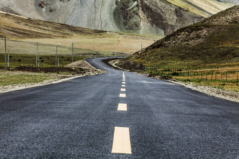 无人,横图,室外,白天,背景,旅游,度假,美景,山,山脉,道路,高速公路,路,公路,中国,亚洲,弯曲,地形,景观,山路,交通,娱乐,西藏,风景,自然,享受,休闲,景色,放松,运输,摄影,宁静,环境,大道,自然风光,东亚,西藏自治区,地貌,下移,罕见,荒僻,偏僻,偏远,遥远,冷僻,马路,彩图,旅行,汽车广告背景图,bj175