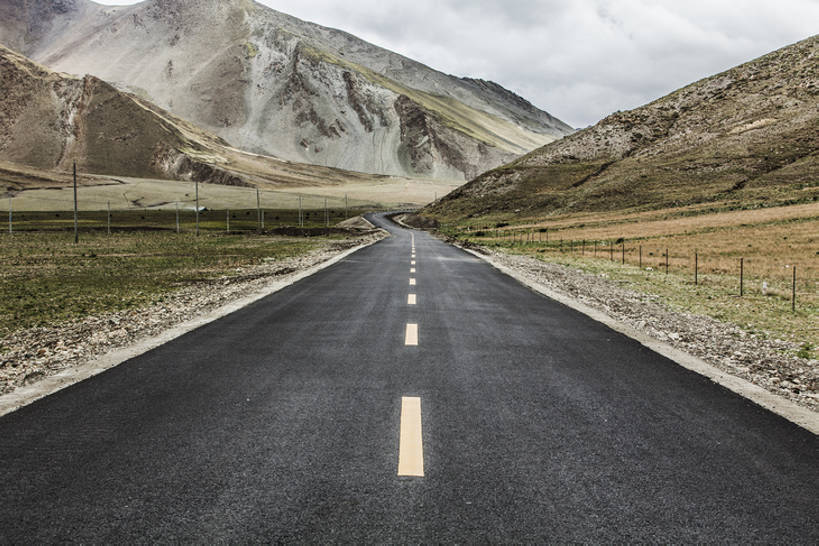 无人,横图,室外,白天,背景,旅游,度假,美景,山,山脉,道路,高速公路,路,公路,中国,亚洲,弯曲,地形,景观,山路,云,交通,娱乐,西藏,风景,自然,享受,休闲,景色,放松,运输,摄影,宁静,环境,大道,自然风光,东亚,西藏自治区,地貌,罕见,荒僻,偏僻,偏远,遥远,冷僻,马路,彩图,旅行,汽车广告背景图,bj175