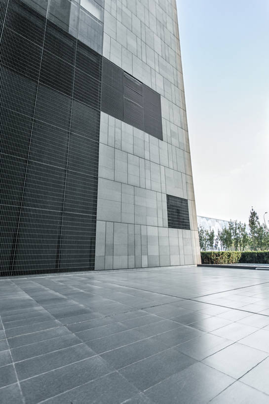 无人,办公室,竖图,室外,白天,留白,背景,仰视,商务,城市,建筑,路,北京,中国,亚洲,瓷砖,墙,地面,干净,现代,灰色,天空,办公大楼,摄影,建造,部分,风格,简单,东亚,构图,设计,彩图,低角度拍摄,几何学,当代,建筑结构,汽车广告背景图,bj175