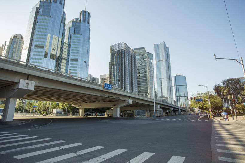 无人,横图,室外,白天,背景,度假,商务,美景,城市风光,城市,道路,建筑,街道,路,人行横道,公路,北京,日光,中国,亚洲,线,景观,天桥,桥,车道,地面,十字路口,交通,首都,娱乐,现代,风景,天空,享受,休闲,办公大楼,景色,放松,运输,摄影,建造,柏油路,都市风光,大道,市区,高架桥,沥青,东亚,发展,繁荣,金融区,斑马线,马路,彩图,高层建筑,北京CBD,嘉里中心,建筑结构,广角,汽车广告背景图,bj175