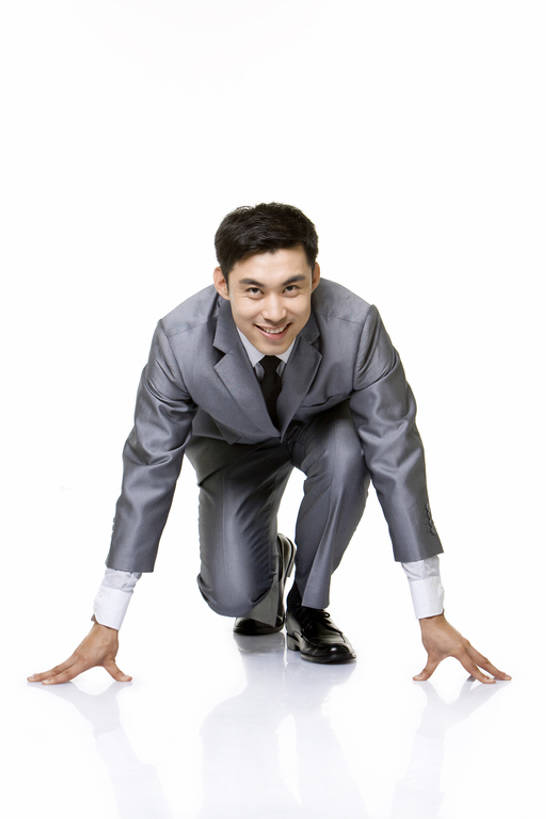 东方人,成年人,一个人,商务人士,商务男性,笑,微笑,露齿笑,竖图,留白,白色背景,正面,衬衫,锻炼,商务,快乐,成功,比赛,运动,信心,竞争,赛跑,中国,亚洲,仅一个男性,仅一个人,捆扎,套装,正装,领带,注视,娱乐,起跑架,仅一个年轻男性,观察,看,休闲,活力,力量,观看,察看,体育运动,象征,庄重,关注,商务装,身份,工薪阶层,东亚,北京市,正式,地位,体育,男人,男性,年轻男性,亚洲人,中国人,年轻人,白领,上班族,跪着,彩图,全身,影棚拍摄,衬衣,健身,动机,假笑,bj175