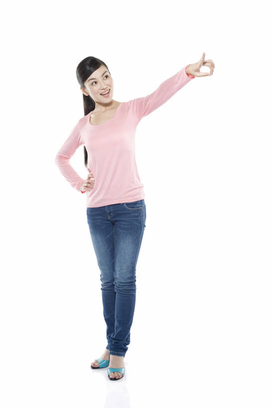 东方人,成年人,一个人,站,笑,微笑,露齿笑,竖图,白色背景,正面,快乐,满意,欣喜若狂,兴奋,信心,中国,亚洲,仅一个年轻女性,仅一个女性,仅一个人,休闲装,刺激,叉腰,享乐,瞄准,东亚,北京市,年轻女性,女人,女性,亚洲人,中国人,年轻人,彩图,全身,影棚拍摄,bj175