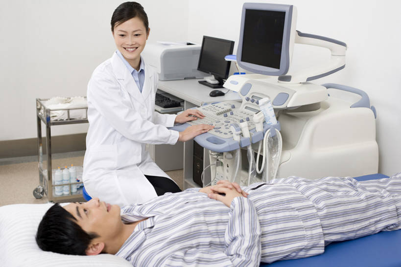 东方人,成年人,两个人,医生,病人,医院,躺,笑,微笑,露齿笑,横图,白天,侧面,工作服,制服,快乐,显示器,技术,昆明,中国,亚洲,连接,准备,条纹,检查,云南,医护人员,医疗人员,职业,健康,生病,服务,技巧,支撑,控制,体检,医疗,医疗设备,超声波,关爱,近景,手艺,医疗器械,东亚,实验服,工作制服,技能,技艺,信任,男人,男性,年轻男性,年轻女性,女人,女性,亚洲人,中国人,年轻人,大夫,技术员,仰卧,彩图,工作套服,妙技,本领,门诊部,体格检查,bj175