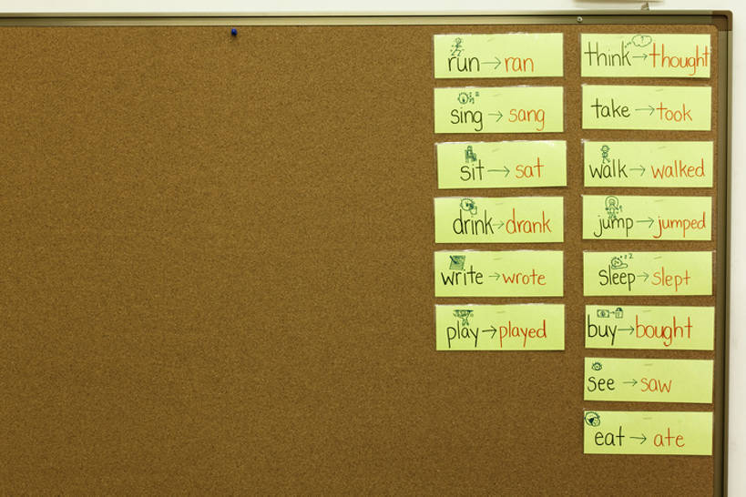 无人,学生,学校,教学楼,横图,留白,纯洁,装饰,告示牌,围墙,教育,校园,教室,可爱,童年,童趣,英文字母,知识,童真,烂漫,无邪,天真,彩图,全身,教学大楼,小学,留言板,小学生,bj175