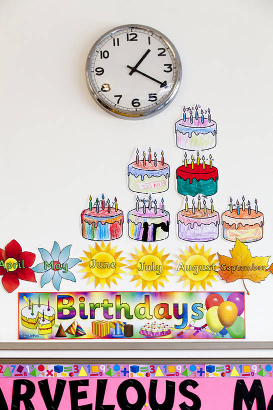 无人,学生,学校,教学楼,竖图,纯洁,台历,装饰,时间,告示牌,围墙,教育,计时,校园,生日蛋糕,教室,可爱,童年,童趣,英文字母,日期,知识,童真,烂漫,无邪,天真,日历,钟,彩图,全身,教学大楼,小学,留言板,小学生,bj175