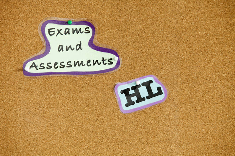 无人,学生,学校,教学楼,横图,留白,纯洁,告示牌,围墙,便签,教育,校园,教室,可爱,童年,童趣,英文字母,知识,童真,烂漫,无邪,天真,彩图,全身,教学大楼,小学,留言板,小学生,bj175