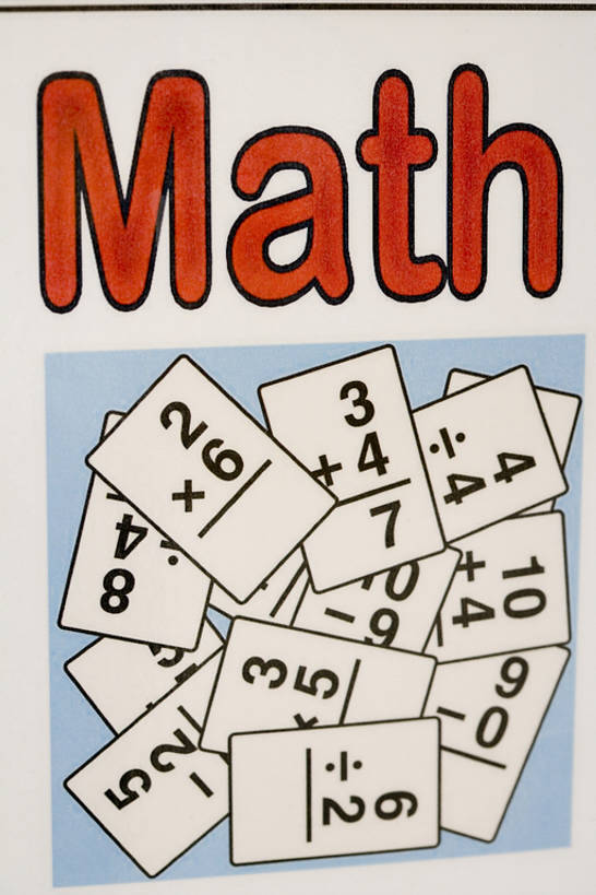 无人,学生,学校,教学楼,竖图,纯洁,告示牌,数字,围墙,教育,校园,白板,教室,可爱,童年,童趣,英文字母,知识,青春期,童真,烂漫,无邪,数学符号,天真,彩图,教学大楼,小学,小学生,bj175