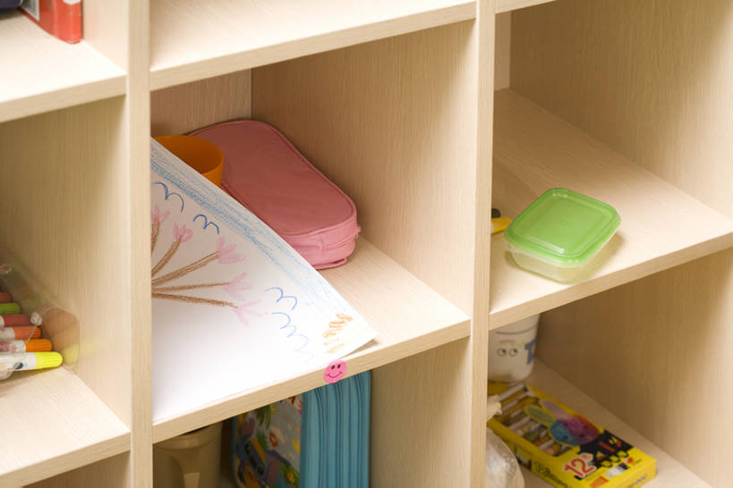 无人,学生,学校,教学楼,横图,室内,侧面,纯洁,纸,教育,铅笔盒,校园,教室,可爱,童年,童趣,青春期,文件架,童真,烂漫,无邪,天真,彩图,教学大楼,小学,小学生,bj175