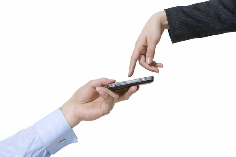 东方人,成年人,手,两个人,同事,商务人士,横图,留白,白色背景,商务,通讯,成功,合作,团队,集体,信心,技术,手机,中国,亚洲,拿着,队伍,社区,职业,伸手,生活方式,部分,便利,领导,成就,合伙,领袖,智能手机,东亚,北京市,无线电技术,男人,男性,年轻男性,年轻女性,女人,女性,亚洲人,中国人,年轻人,白领,电话机,触摸,彩图,影棚拍摄,办公室职员,一见钟情,bj175