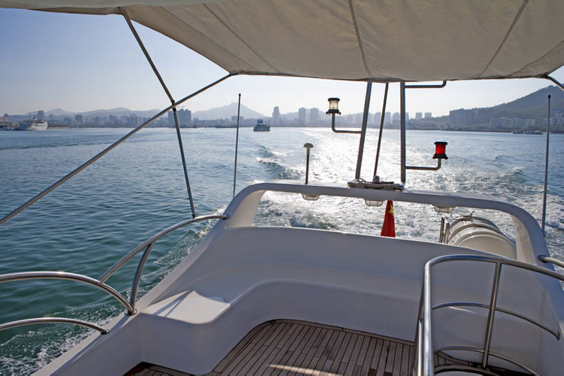 无人,横图,室外,白天,正面,锻炼,旅游,度假,快乐,比赛,运动,竞争,海洋,山,水,船,三亚,日光,亚洲,波纹,瓷器,地平线,水平线,游艇,娱乐,蓝色,风景,天空,享受,休闲,放松,运输,宁静,迅速,甲板,体育运动,华贵,东亚,海南岛,万里无云,清水市,体育,全身,健身,旅行,bj175