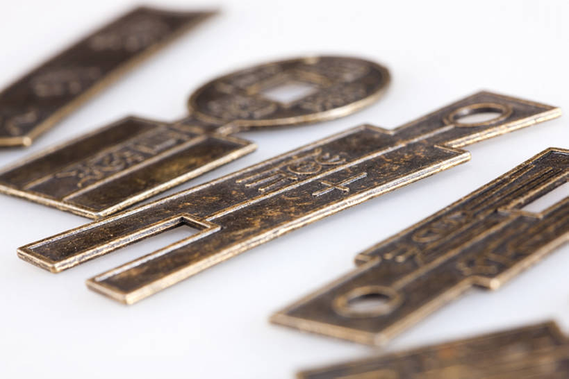 无人,横图,特写,白色背景,静物,金属制品,北京,中国,亚洲,五个,许多,金属,洞,艺术品,古典,历史,传统,古代,汉字,摄影,多样,古董,铜,中国文化,古典风格,东亚,远古,古代文明,货币,彩图,影棚拍摄,传统文化,过去,bj175