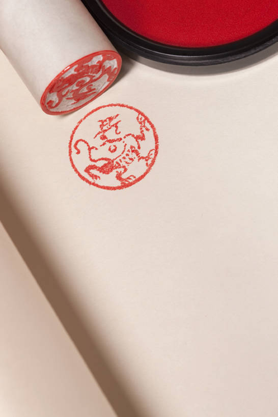 无人,竖图,特写,奢侈,成功,海豹,静物,北京,中国,亚洲,艺术,龙,办公用品,古典,豪华,历史,传统,文具,两个,红色,摄影,印章,华丽,办公设备,文具用品,图章,高贵,中国文化,图腾,传说,宣纸,古典风格,签署,印泥,东亚,文化工具,祥瑞,富丽,灵兽,权势,尊荣,鉴定,华美,古代文明,幸运,彩图,影棚拍摄,传统文化,华侈,奢华,过去,bj175
