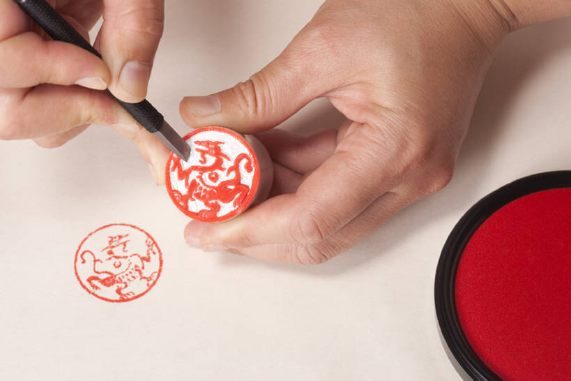 横图,特写,奢侈,成功,海豹,北京,中国,亚洲,握,艺术,龙,雕刻,工具,办公用品,古典,豪华,历史,传统,文具,三个,红色,刀,做,握着,摄影,印章,华丽,办公设备,文具用品,图章,高贵,中国文化,图腾,传说,宣纸,古典风格,签署,印泥,东亚,文化工具,祥瑞,富丽,灵兽,权势,尊荣,鉴定,华美,古代文明,幸运,彩图,影棚拍摄,传统文化,华侈,奢华,过去,bj175