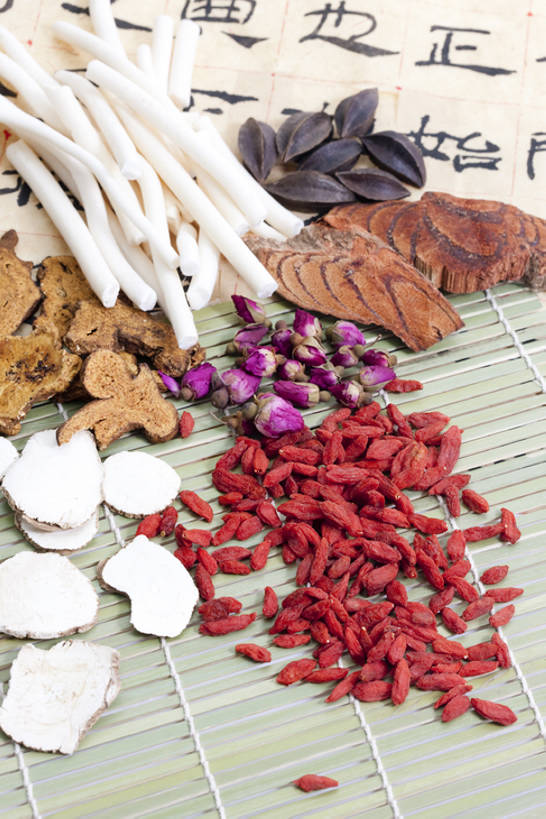 无人,竖图,植物,静物,北京,中国,亚洲,药,干燥,食品,草药,药草,饮食,中药,饮料,干花,汉字,摄影,有机食品,影棚,多样,枸杞,医疗,中国文化,摄影棚,药材,中草药,营养品,中医,东亚,健康食物,中药材,本草,密花豆,秤砣,彩图,影棚拍摄,拍摄,白花油麻藤,鸡血藤,亮叶岩豆藤,山鸡血藤,香花岩豆藤,血藤,泽泻,木通,传统文化,bj175