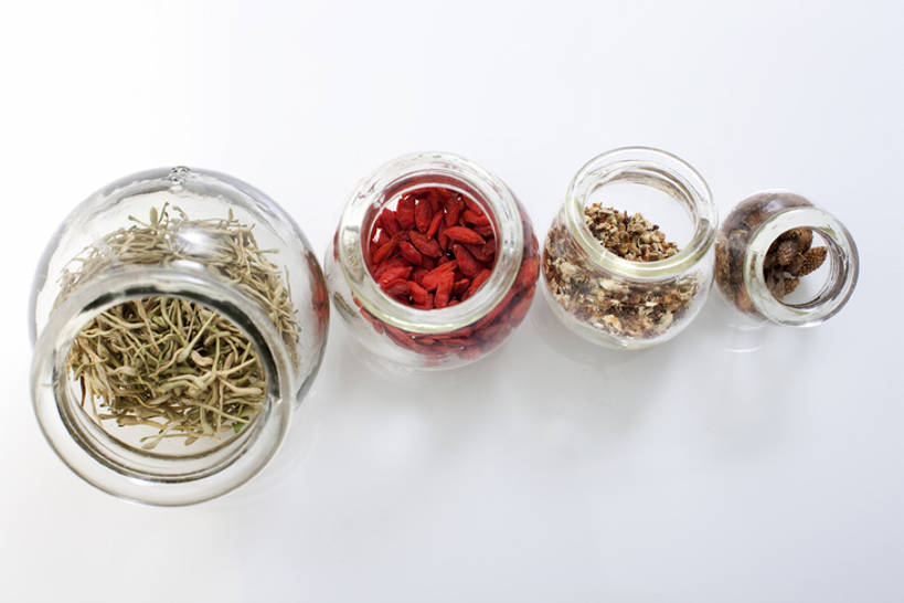 无人,横图,俯视,静物,北京,中国,亚洲,药,干燥,食品,草药,饮食,饮料,干花,汉字,摄影,有机食品,影棚,多样,枸杞,医疗,草本,中国文化,摄影棚,营养品,中医,东亚,健康食物,恢复,忍冬,彩图,高角度拍摄,影棚拍摄,拍摄,传统文化,bj175