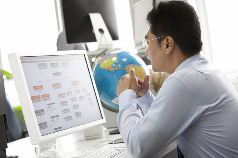 东方人,成年人,中年人,一个人,商务人士,商务男性,办公室,坐,握手,横图,室内,侧面,衬衫,商务,计划,北京,中国,亚洲,仅一个男性,仅一个人,仅一个中年男性,敲打,套装,工作,图表,眼镜,领带,方向,输入,现代,书桌,打字,职业,思考,决定,想,沉思,摄影,生长,点击,敲击,组织,领导,象征,庄重,经理,努力,商务装,身份,工薪阶层,渴望,东亚,正式,地位,流程图,把握,筹划,打算,认真,按键,计算机,男人,男性,中年男性,亚洲人,中国人,年轻人,白领,上班族,搀手,拉手,手拉手,手握手,半身,彩图,衬衣,人力资源,掌控,bj175