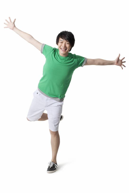 东方人,一个人,站,坐,微笑,竖图,白色背景,正面,快乐,兴奋,中国,亚洲,T恤,注视,休闲装,刺激,观察,看,站着,休闲,观看,单腿,察看,享乐,愉悦,关注,东亚,年轻男性,亚洲人,中国人,年轻人,站立,张开手臂,彩图,全身,影棚拍摄,bj175