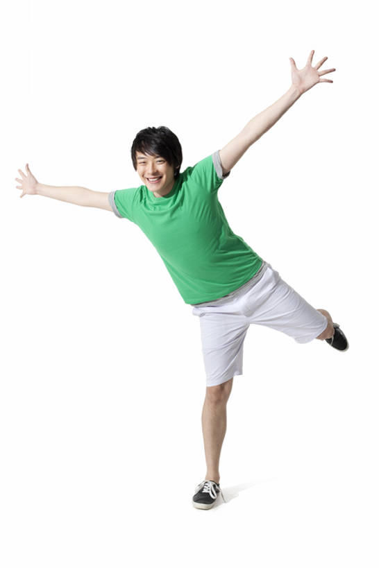 东方人,一个人,站,坐,微笑,竖图,白色背景,正面,快乐,兴奋,中国,亚洲,T恤,注视,休闲装,刺激,观察,看,站着,休闲,观看,单腿,察看,享乐,愉悦,关注,东亚,年轻男性,亚洲人,中国人,年轻人,站立,张开手臂,彩图,全身,影棚拍摄,bj175