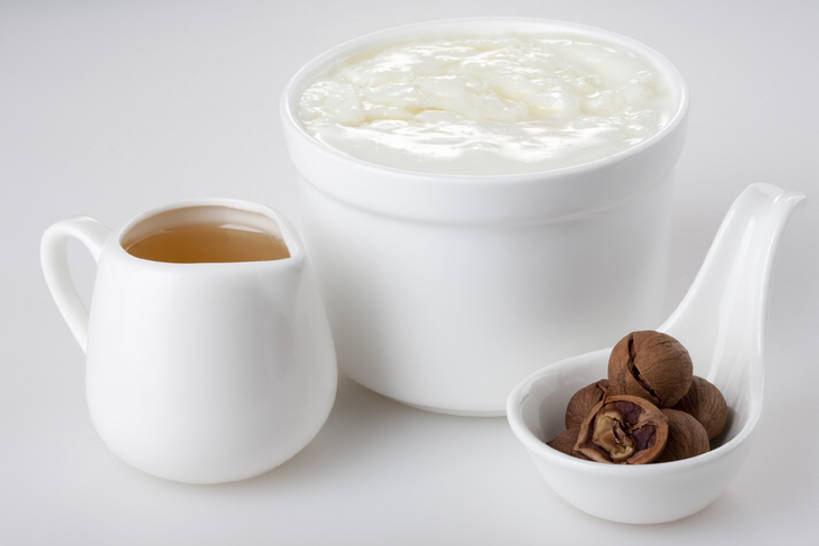 蜂蜜,无人,横图,白色背景,静物,食品,酸奶,饮食,白色,汤匙,碗,健康,摄影,影棚,奶制品,清新,摄影棚,健康食物,胡桃,彩图,影棚拍摄,拍摄,bj175