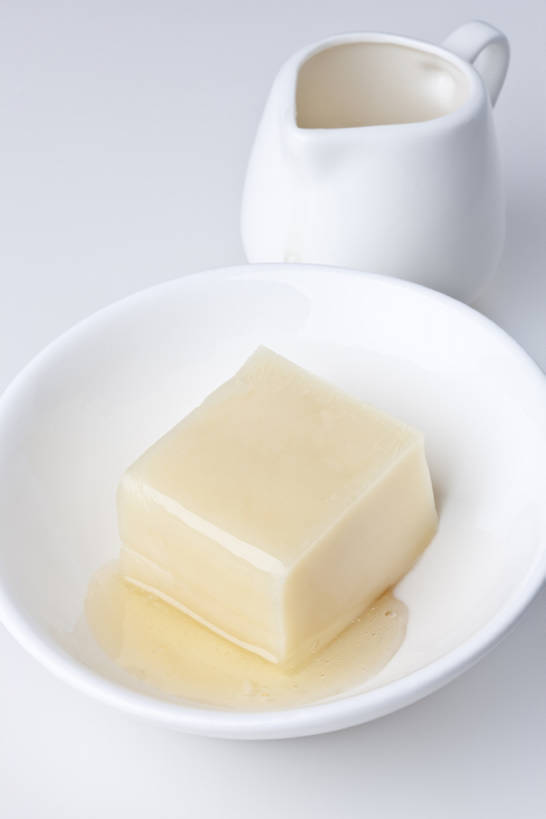 蜂蜜,奶酪,无人,白色背景,静物,食品,饮食,白色,碗,甜食,摄影,奶制品,清新,彩图,影棚拍摄,bj175