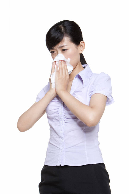 东方人,成年人,手,一个人,商务人士,商务女性,站,举,哭,捏,竖图,白色背景,正面,衬衫,商务,北京,中国,亚洲,仅一个年轻女性,仅一个女性,仅一个人,套装,捏着,拿着,纸巾,托,职业,概念,健康,短袖,个性,压力,摄影,影棚,部分,感冒,医疗,摄影棚,痛苦,商务装,工薪阶层,东亚,悲哀,过敏反应,年轻女性,女人,女性,亚洲人,中国人,年轻人,白领,上班族,举起,举手,举着,向上举,向上伸,向上托,半身,彩图,影棚拍摄,拍摄,办公室职员,打喷嚏,好消息,感冒病毒,bj175