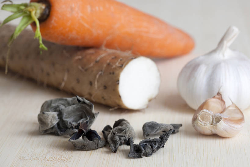 无人,横图,室内,胡萝卜,蔬菜,中国,亚洲,许多,准备,干燥,材料,山药,生食,香料,食品,调味品,很多,切块,蒜头,木耳,饮食,碗,摄影,蒜瓣,简单,清新,东亚,健康食物,开胃酱,大蒜,彩图,影棚拍摄,成分,bj175