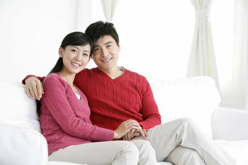 东方人,中年人,两个人,夫妻,客厅,坐,微笑,横图,室内,正面,毛衣,爱情,幸福,沙发,中国,亚洲,浪漫,注视,休闲装,观察,看,温暖,温馨,恩爱,恋人,摄影,观看,和睦,察看,起居室,关爱,关注,东亚,陪同,陪伴,异性恋,男人,年轻女性,女人,中年男性,亚洲人,中国人,年轻人,夫妇,情侣,手牵手,彩图,爱,深情,伴侣,融洽,伴随,bj175